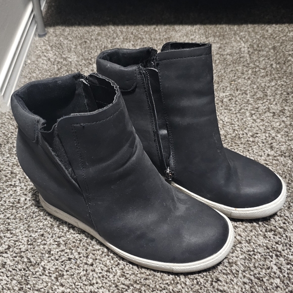 Kenneth Cole New York Women's Shoes Kam Wedge Sneaker - Picture 2 of 3